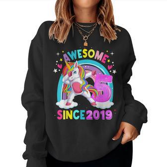 5 Years Old Unicorn Dabbing 5Th Birthday Girl Unicorn Women Sweatshirt | Mazezy