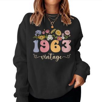 60 Years Old Vintage 1963 60Th Birthday Wildflower Women Women Sweatshirt - Monsterry CA