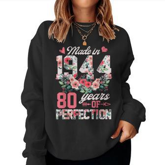 80Th Birthday Born In 1944 Floral 80 Year Old Girls Women Sweatshirt - Thegiftio UK
