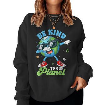 Dabbing Earth Be Kind To Our Planet Happy Earth Day 2024 Women Sweatshirt - Seseable