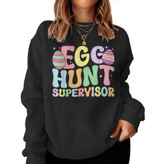 Egg Hunt Supervisor Retro Egg Hunting Party Mom Dad Easter Women Sweatshirt | Mazezy