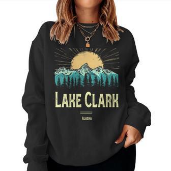 Intage Lake Clark Alaska Souvenir Randonnée Coucher De Soleil Women Sweatshirt - Cadeauxyz