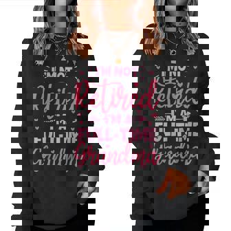 Je Ne Suis Pas Retraitée Je Suis Grand-Mère À Plein Temps Mother's Day Women Sweatshirt - Cadeauxyz