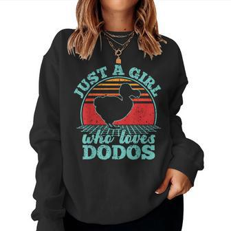 Just A Girl Who Loves Dodos Vintage 80S Style Women Women Sweatshirt - Monsterry DE