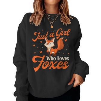 Just A Girl Who Loves Foxes Fox Lover Zookeeper Women Sweatshirt - Monsterry DE