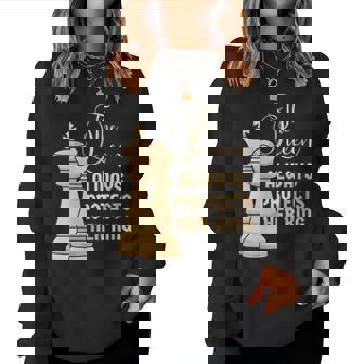 La Reine Protège Toujours Son Motif Roi Pour Un Joueur D'échecs Women Sweatshirt - Cadeauxyz