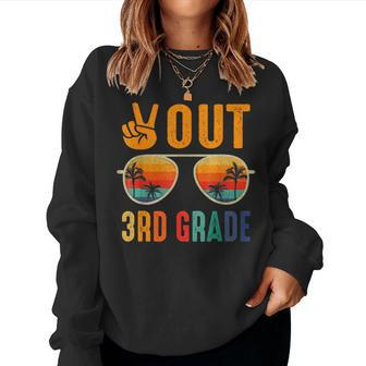 Peace Out Third 3Rd Grade Happy Last Day Of School Retro Women Sweatshirt | Mazezy AU