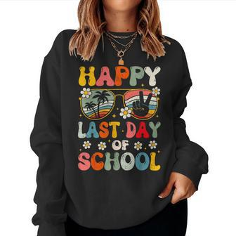 Retro Happy Last Day Of School Teacher Student Hello Summer Women Sweatshirt | Mazezy DE