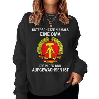 Unterschätze Niemals Eine Oma Die In Der Ddr Osten Sweatshirt Frauen - Geschenkecke