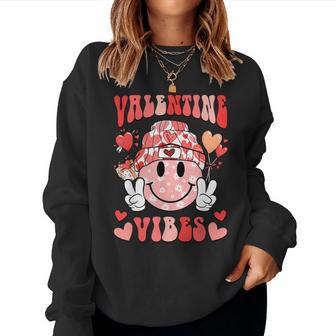 Valentine Vibes Groovy Valentine's Day Couples Boys Girls Women Sweatshirt | Mazezy DE