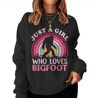 Vintage Retro Bigfoot Lover Just A Girl Who Loves Bigfoot Women Sweatshirt - Thegiftio UK
