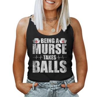 Being A Nurse Takes Balls Retrointage Männer Papa Männliche Krankenschwester Tank Top Frauen - Geschenkecke