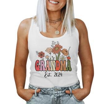 Flowers Groovy Retro Grandma Est 2024 Grandma To Be Women Tank Top - Seseable