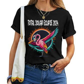 Dabbing Flamingo Wearing Total Solar Eclipse Glasses Women T-shirt - Seseable