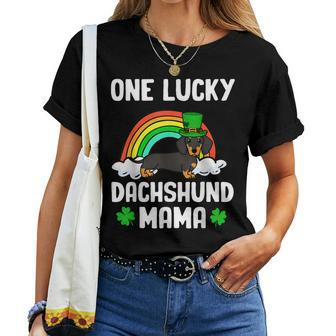 One Lucky Dachshund Mama Dog St Patrick's Day Women T-shirt | Mazezy DE