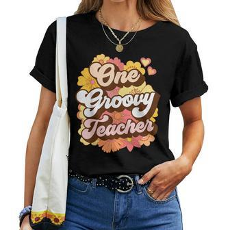 Retro One Groovy Teacher Educator Appreciation Best Teacher Women T-shirt - Thegiftio UK