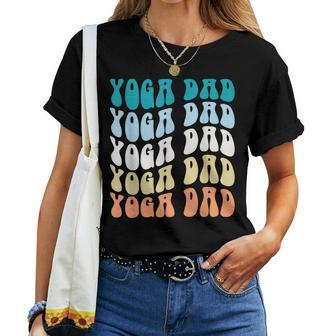 Retro Yoga Dad Father's Day Retro Groovy Daddy Yoga Women T-shirt - Monsterry DE