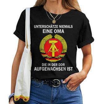 Unterschätze Niemals Eine Oma Die In Der Ddr Osten T-shirt Frauen - Geschenkecke