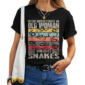 Vintage Never Underestimate An Old Woman Who Loves Snakes Women T-shirt - Monsterry AU