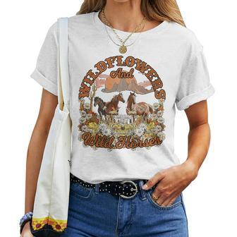 Retro Floral Desert Wildflowers Wild Horses Western Country Women T-shirt | Mazezy