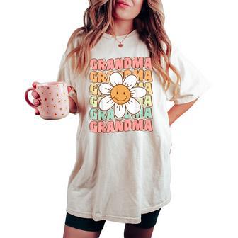 Cute Groovy Grandma 70S Family Birthday Party Daisy Flower Women's Oversized Comfort T-shirt - Seseable