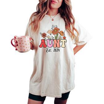 Flowers Groovy Retro Aunt Est 2024 New Aunt Pregnancy Women's Oversized Comfort T-shirt - Seseable