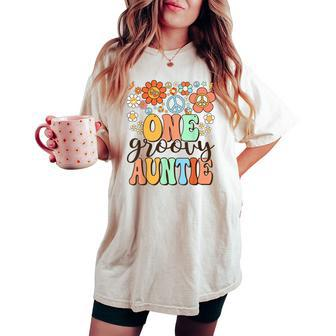 Groovy Auntie Retro Aunt Birthday Matching Family Party Women's Oversized Comfort T-shirt - Seseable