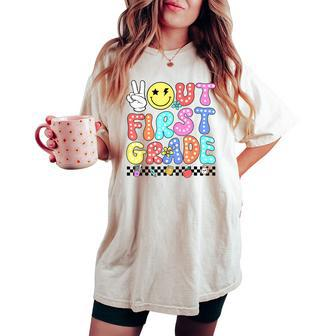 Peace Out First Grade Cute Groovy Last Day Of 1St Grade Women's Oversized Comfort T-shirt - Seseable