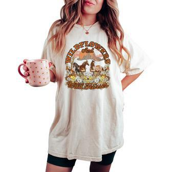 Retro Floral Desert Wildflowers Wild Horses Western Country Women's Oversized Comfort T-shirt | Mazezy