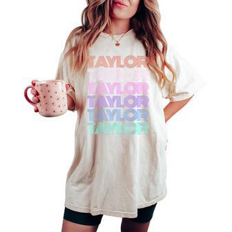 Retro Taylor Girl Boy First Name Pink Groovy Birthday Party Women's Oversized Comfort T-shirt - Seseable