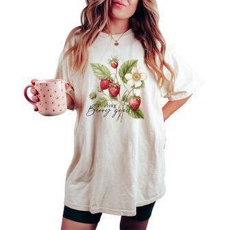 Summer Flower Strawberries Nature Lover Floral Wildflower Women's Oversized Comfort T-shirt - Seseable