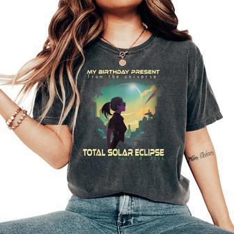 Aesthetic Girl Total Solar Eclipse Apr 8 2024 Birthday Women's Oversized Comfort T-Shirt - Seseable
