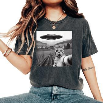 Cat Selfie With Alien Ufo Cat For Kid Women's Oversized Comfort T-Shirt | Mazezy CA