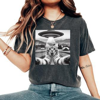 Cat Selfie With Alien Ufo Cat For Kid Women's Oversized Comfort T-Shirt - Seseable
