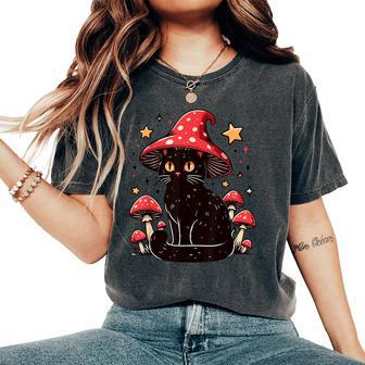 Cute Cottagcore Cat Mushroom Hat Kawaii Vintage Aesthetic Women's Oversized Comfort T-Shirt - Monsterry