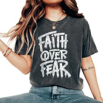 Faith Over Fear Christian Inspirational Graphic Women's Oversized Comfort T-Shirt | Mazezy DE