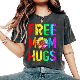 Free Mom Hugs Gay Pride Lgbt Daisy Rainbow Flower Mother Day Women's Oversized Comfort T-Shirt - Seseable