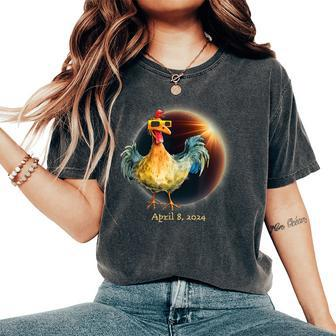 Total Solar Eclipse Chicken Wearing Eclipse Glasses Women's Oversized Comfort T-Shirt - Seseable