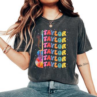 Girl Retro Taylor First Name Personalized Groovy 80'S Pink Women's Oversized Comfort T-Shirt - Monsterry DE