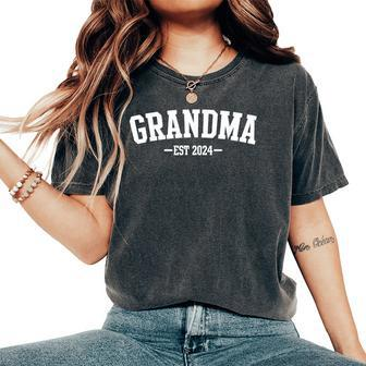 Grandma Est 2024 Promoted To Grandma 2024 For Grandmother Women's Oversized Comfort T-Shirt - Seseable