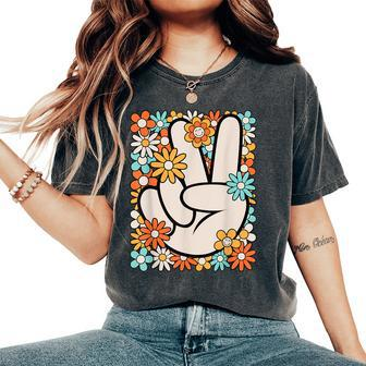 Hippie Peace Hand Sign Groovy Flower 60S 70S Retro Women's Oversized Comfort T-Shirt - Seseable