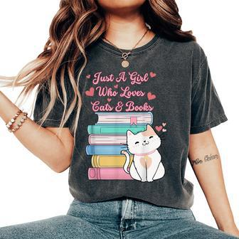 Just A Girl Who Loves Cats And Books Bookworm Cute Kitten Women's Oversized Comfort T-Shirt - Monsterry