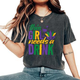 Mardi Gras 2024 This Girl Needs A Drink Vintage Women's Oversized Comfort T-Shirt | Mazezy