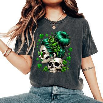 Messy Bun Irish Skull Saint Pattys Day Women's Oversized Comfort T-Shirt - Seseable
