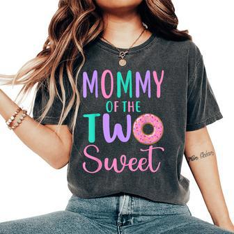 Mommy Of The Two Sweet Mom 2Nd Birthday Girl Donut Party Women's Oversized Comfort T-Shirt - Monsterry UK