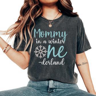 Mommy In A Winter Onederland Mom 1St Birthday Of Girl Women's Oversized Comfort T-Shirt - Seseable