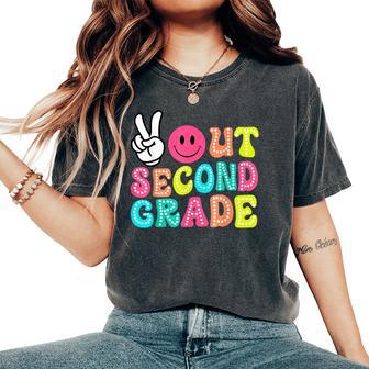 Peace Out 2Nd Grade Graduation Class 2024 Last Day Of School Women's Oversized Comfort T-Shirt - Monsterry CA