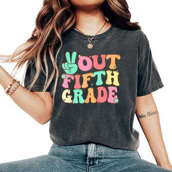Peace Sign Out Fifth Grade Last Day School 5Th Graduation Women's Oversized Comfort T-Shirt - Monsterry