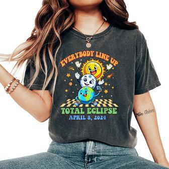 Retro Groovy Everybody Line Up Total Solar Eclipse 2024 Women's Oversized Comfort T-Shirt | Mazezy