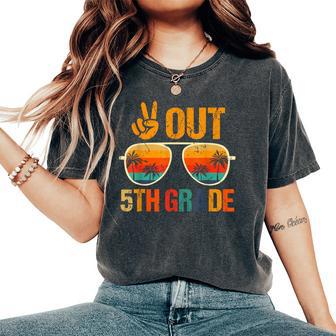 Retro Peace Out 5Th Grade Groovy Happy Last Day Of School Women's Oversized Comfort T-Shirt - Thegiftio UK